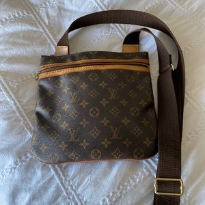 Louis Vuitton cross body pouch